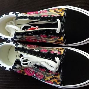 UNISEX VANS 6(M) 7.5(W)